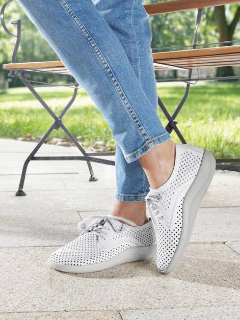 Naturläufer Schnürschuh mit Perforation Artikelnummer: 1827118 Wochenangebot