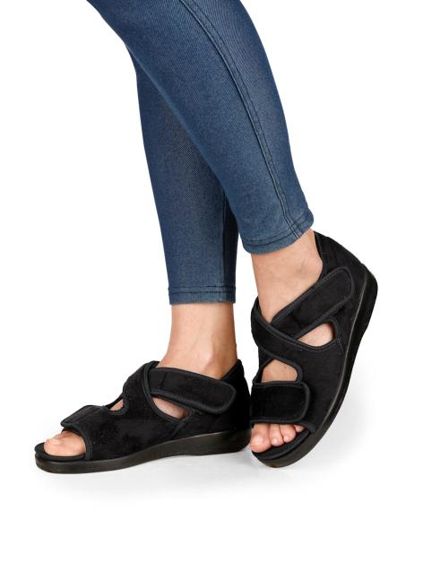 Naturläufer Klettsandalette mit verstellbaren Klettverschlüssen Artikelnummer: 1736319.00009 JETZT KAUFEN