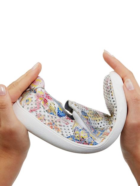 Naturläufer Slipper mit sommerlicher Lochung Artikelnummer: 1761560 Bis zu 60% Rabatt