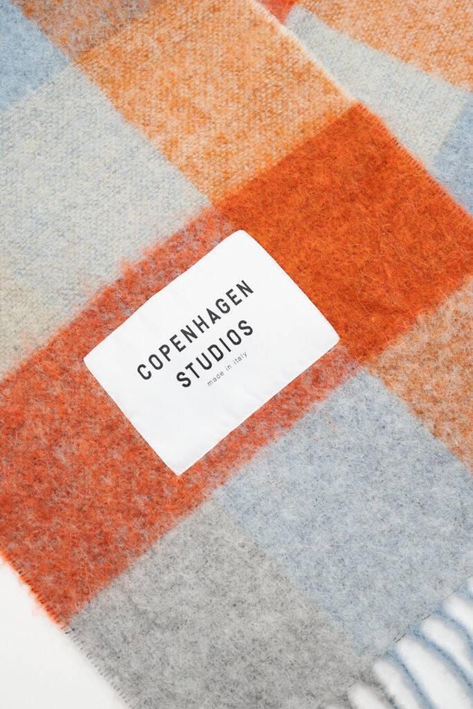 Studio Copenhagen CPH SHAWL 2 wool mix blue/orange Angebote