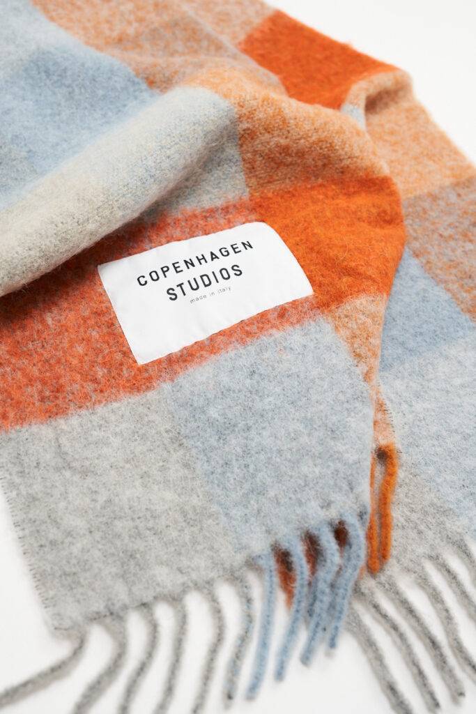 Studio Copenhagen CPH SHAWL 2 wool mix blue/orange Angebote