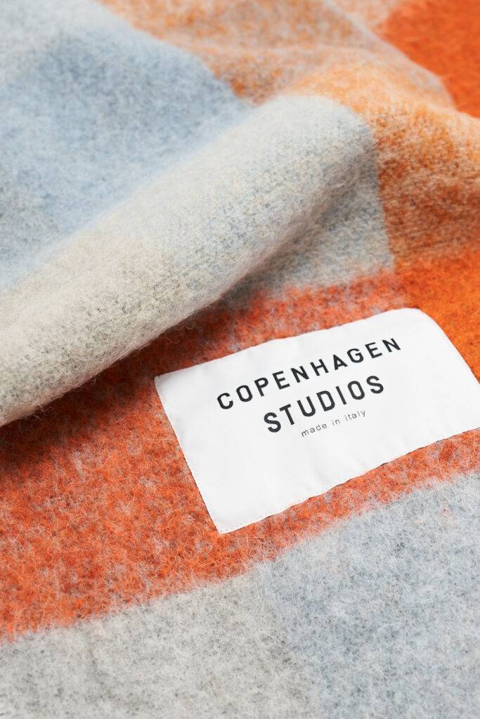 Studio Copenhagen CPH SHAWL 2 wool mix blue/orange Angebote