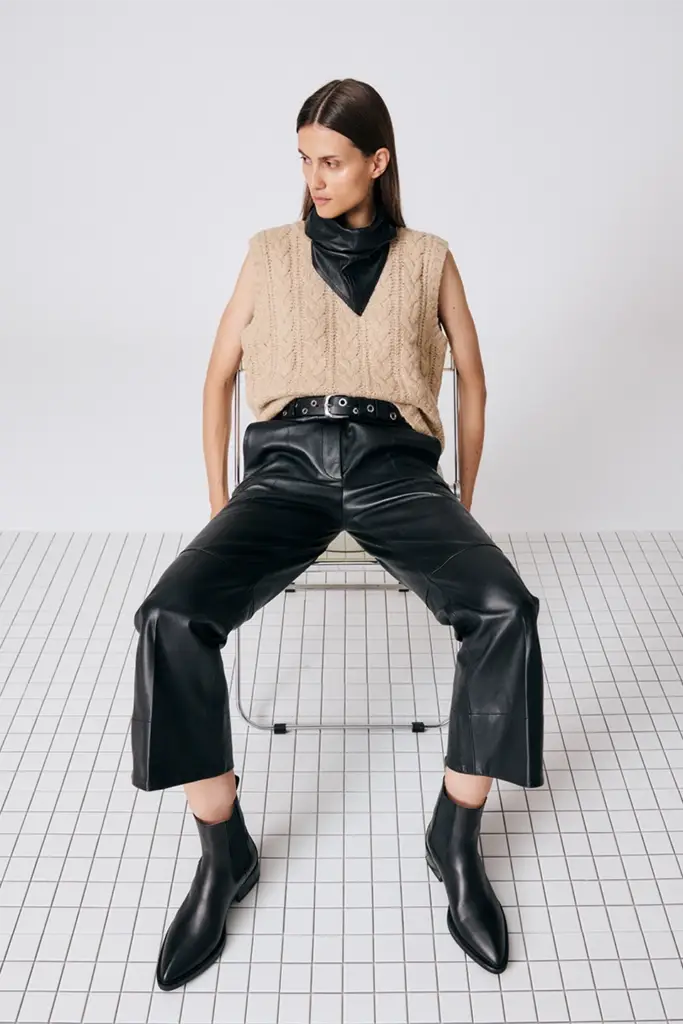 Studio Copenhagen CPH326 leather black Kauf eins, bekomm eins gratis