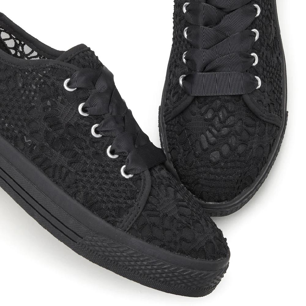 LASCANA Sneaker mit leichter Plateausohle und Spitze Schnürhalbschuhe Freizeitschuhe Cyber Monday