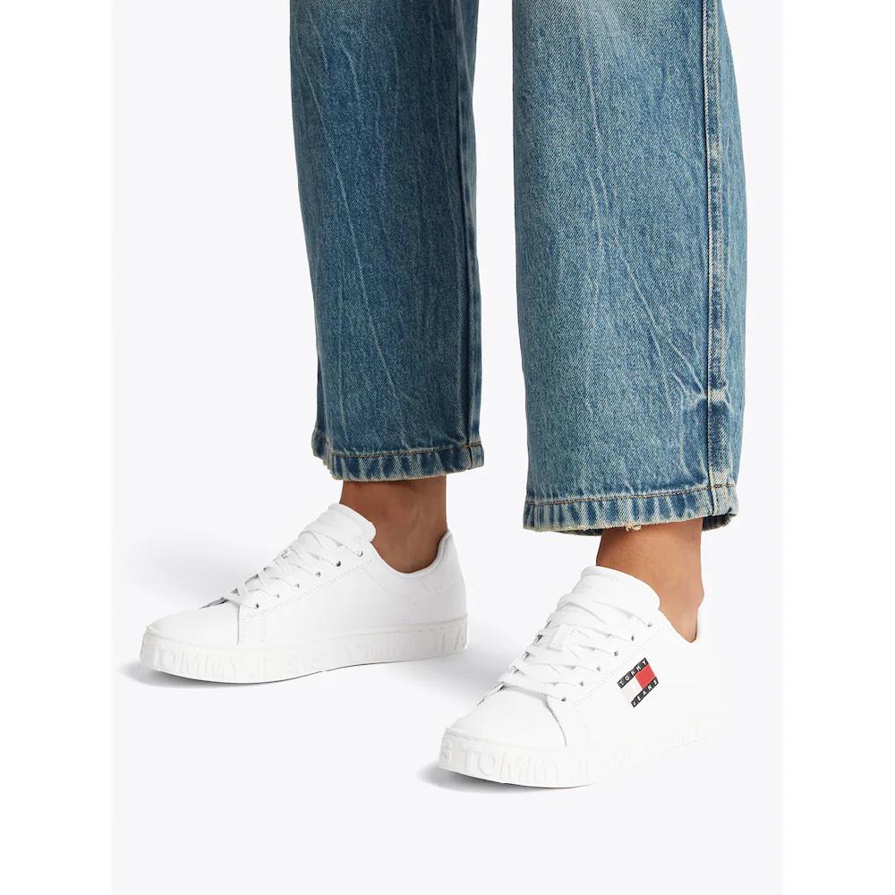 Tommy Jeans Plateausneaker »TJW LOGO OUTSOLE SNEAKER ESS« Freizeitschuh Halbschuh Schnürschuh mit seitlicher Logoflagge kaufen VIP-Rabatte