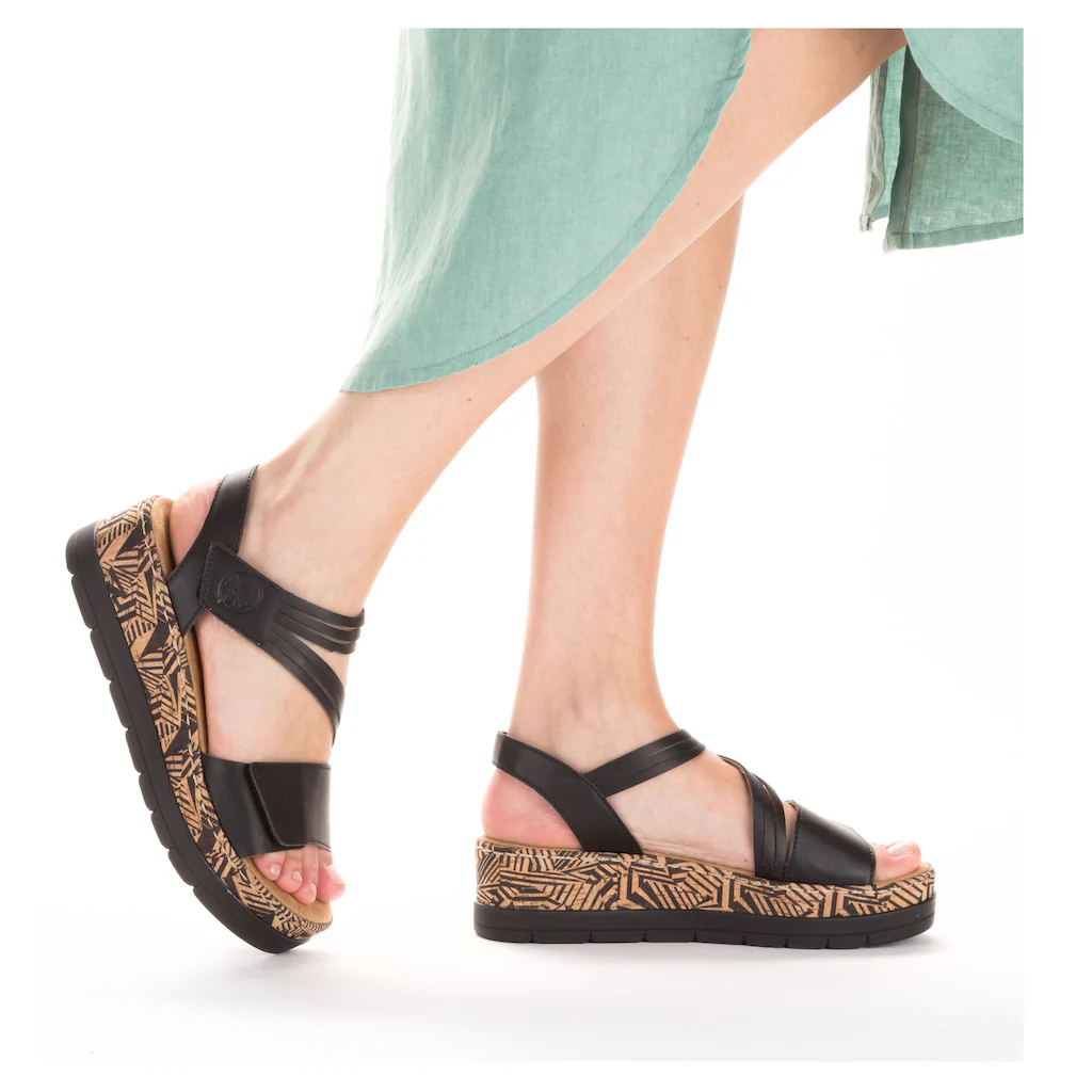 Rieker Keilsandalette Sommerschuh Sandale Keilabsatz mit gemusterter Plateausohle ▷ für Bis zu 65% Rabatt